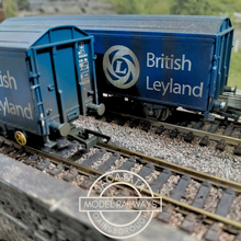 Load image into Gallery viewer, Hornby Espana - Electrotren - 1643K - Box Wagon - Hfis Type - British Leyland - Weathered - HO Gauge (1:87 Scale)
