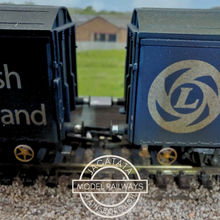 Load image into Gallery viewer, Hornby Espana - Electrotren - 1643K - Box Wagon - Hfis Type - British Leyland - Weathered - HO Gauge (1:87 Scale)
