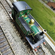 Load image into Gallery viewer, Hatton&#39;s - SECR P Class 0-6-0T Locomotive - No. 178 - In SE&amp;CR Full Lined Green (With Brass) - DCC Ready - 00 Gauge
