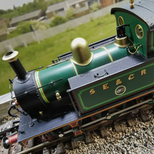 Load image into Gallery viewer, Hatton&#39;s - SECR P Class 0-6-0T Locomotive - No. 178 - In SE&amp;CR Full Lined Green (With Brass) - DCC Ready - 00 Gauge
