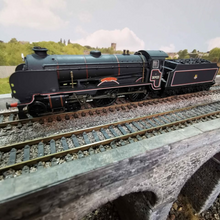 Load image into Gallery viewer, Hornby Schools Class 8P Locomotive - Cheltenham - in BR Black - No. 30925 - OO Gauge - Analogue
