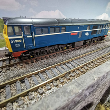 Load image into Gallery viewer, Hornby Locomotive - BR Blue/White Stripe - Class 31 - Cricklewood - No. 31309 - OO Gauge - DCC Fitted
