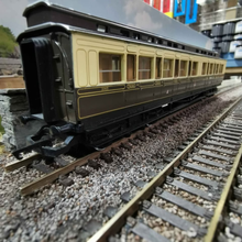 Load image into Gallery viewer, Hornby - GWR - 3rd Class - Clerestory Corridor Coach - No. 3162 - OO Gauge
