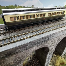 Load image into Gallery viewer, Hornby - GWR - 3rd Class - Clerestory Corridor Coach - No. 3162 - OO Gauge
