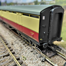 Load image into Gallery viewer, Bachmann - 34-651B - Thompson - BG Coach - Full Brake - BR Crimson &amp; Cream - E162E - OO Gauge
