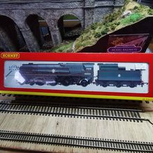 Load image into Gallery viewer, Hornby BR Merchant Navy Class Locomotive - Holland-Afrika Line - No. 35023 - OO Gauge - DCC Sound
