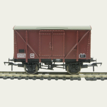Load image into Gallery viewer, Bachmann Branchline - 38-171A - 12T Plywood Ventilated Van - BR Bauxite (Late) Livery - B765351 - OO Gauge

