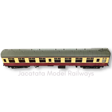 Load image into Gallery viewer, Bachmann - 39-027B - BR1 Mk1 - SK - 2nd Class - Corridor Coach - BR Crimson &amp; Cream - E24813 - OO Gauge
