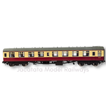 Load image into Gallery viewer, Bachmann - 39-027B - BR1 Mk1 - SK - 2nd Class - Corridor Coach - BR Crimson &amp; Cream - E24813 - OO Gauge
