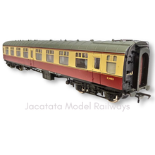 Load image into Gallery viewer, Bachmann - 39-027B - BR1 Mk1 - SK - 2nd Class - Corridor Coach - BR Crimson &amp; Cream - E24813 - OO Gauge
