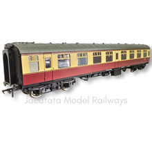 Load image into Gallery viewer, Bachmann - 39-027B - BR1 Mk1 - SK - 2nd Class - Corridor Coach - BR Crimson &amp; Cream - E24813 - OO Gauge

