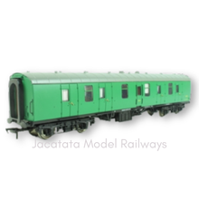 Load image into Gallery viewer, Bachmann - 39-178A - BR Mk1 - BG Full Brake Coach - S81292 - SR Green Livery - OO Gauge
