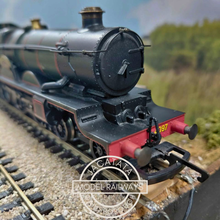 Load image into Gallery viewer, Hornby - R2232 - Castle Class - 4-6-0 - Kenilworth Castle - No.4097 - Great Western Railway Livery - OO Gauge - DCC Ready
