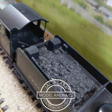 Load image into Gallery viewer, Hornby - R2232 - Castle Class - 4-6-0 - Kenilworth Castle - No.4097 - Great Western Railway Livery - OO Gauge - DCC Ready
