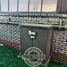 Load image into Gallery viewer, Bachmann - Scenecraft - 44-126 - Single Road Servicing Shed - OO Gauge

