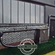 Load image into Gallery viewer, Bachmann - Scenecraft - 44-126 - Single Road Servicing Shed - OO Gauge
