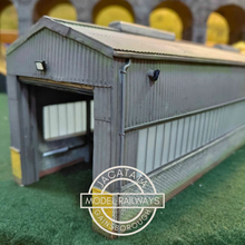 Load image into Gallery viewer, Bachmann - Scenecraft - 44-126 - Single Road Servicing Shed - OO Gauge
