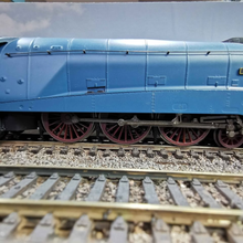 Load image into Gallery viewer, Hornby Railroad Class LNER A4 Locomotive - Mallard - No. 4468 - OO Gauge - TTS Sound
