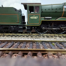 Load image into Gallery viewer, OO Gauge Bachmann Class Jubilee 4-6-0 Locomotive &#39;Baroda&#39; - Numbered 45587 - Analogue
