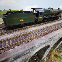 Load image into Gallery viewer, OO Gauge Bachmann Class Jubilee 4-6-0 Locomotive &#39;Baroda&#39; - Numbered 45587 - Analogue
