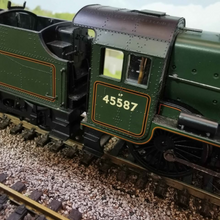 Load image into Gallery viewer, OO Gauge Bachmann Class Jubilee 4-6-0 Locomotive &#39;Baroda&#39; - Numbered 45587 - Analogue
