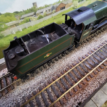 Load image into Gallery viewer, OO Gauge Bachmann Class Jubilee 4-6-0 Locomotive &#39;Baroda&#39; - Numbered 45587 - Analogue

