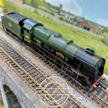 Load image into Gallery viewer, Bachmann - Class 7P - 4-6-0 - Queens Westminster Rifleman - Locomotive - BR Lined Green - No.46162 - OO Gauge - Analogue
