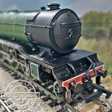 Load image into Gallery viewer, Bachmann - 31-555 - Class V2 - 2-6-2 - Gresley - Steam Locomotive - LNER Lined Apple Green Livery - No.4801 - OO Gauge - Analogue
