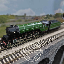 Load image into Gallery viewer, Bachmann - 31-555 - Class V2 - 2-6-2 - Gresley - Steam Locomotive - LNER Lined Apple Green Livery - No.4801 - OO Gauge - Analogue
