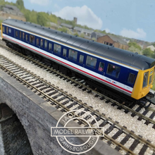 Load image into Gallery viewer, Hornby - R2508A - Class 121 - Bubble Car - Single Car DMU - Driving Motor Brake - Network South East Livery - No.55025 - OO Gauge - DCC Ready - With Passengers and Crew in situ
