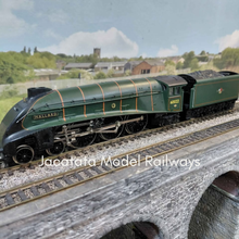 Load image into Gallery viewer, Hornby - R350-A4 - Class A4 - 4-6-2 - Mallard Locomotive - 60022 - BR Green - OO Gauge - Analogue
