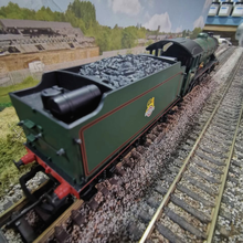Load image into Gallery viewer, Hornby Class B17/4 Steam Locomotive - 4-6-0 - Arsenal - No. 61648 - Analogue - OO Gauge
