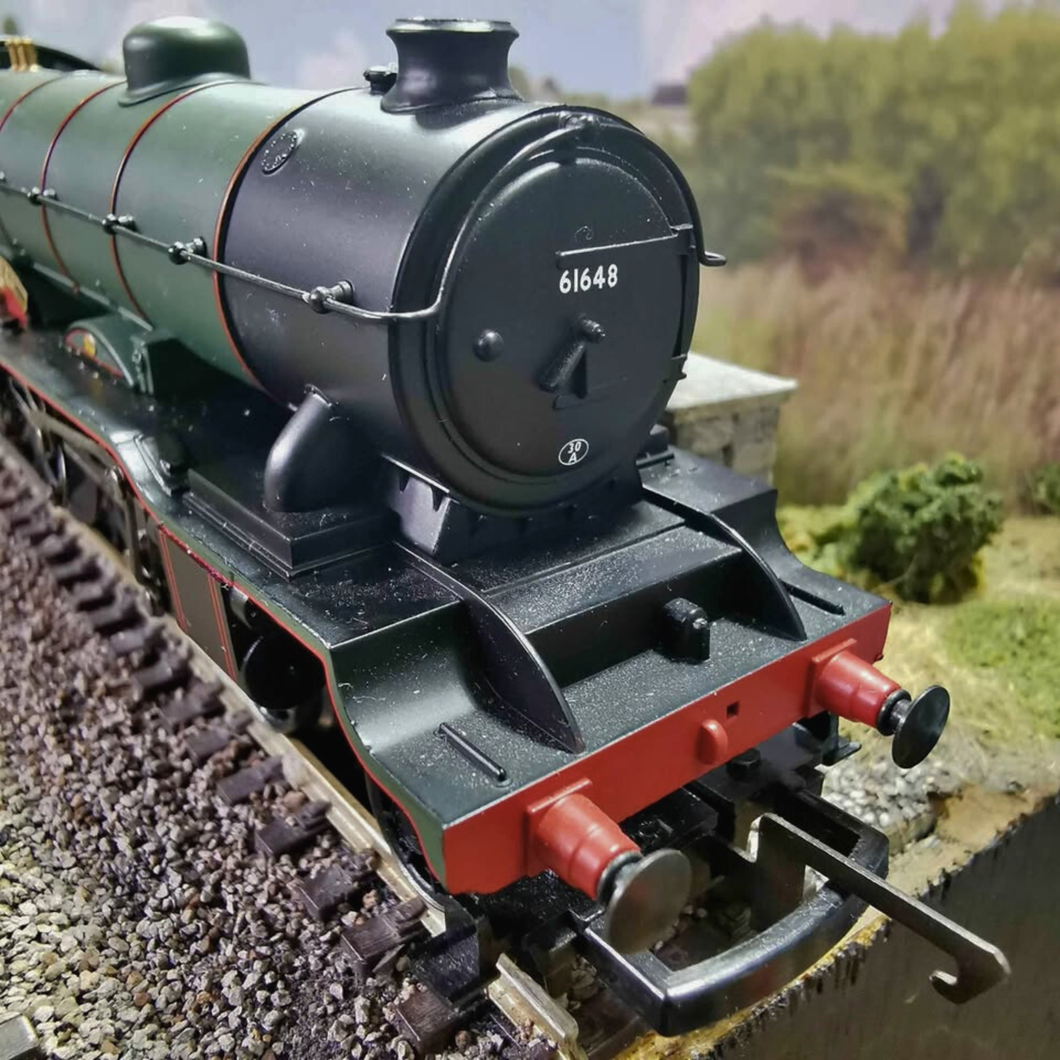 Hornby Class B17/4 Steam Locomotive - 4-6-0 - Arsenal - No. 61648 - Analogue - OO Gauge