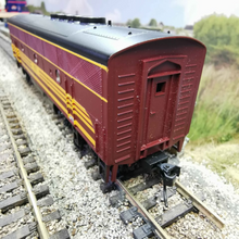 Load image into Gallery viewer, Proto 1000 Series - F3A Locomotive &amp; F3B Powered Locomotive - Both No. 671 in Maine Central Livery - HO Gauge - Analogue

