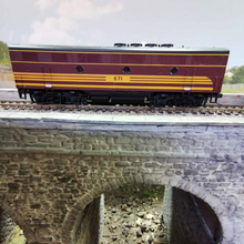 Load image into Gallery viewer, Proto 1000 Series - F3A Locomotive &amp; F3B Powered Locomotive - Both No. 671 in Maine Central Livery - HO Gauge - Analogue

