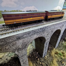 Load image into Gallery viewer, Proto 1000 Series - F3A Locomotive &amp; F3B Powered Locomotive - Both No. 671 in Maine Central Livery - HO Gauge - Analogue
