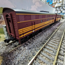 Load image into Gallery viewer, Proto 1000 Series - F3A Locomotive &amp; F3B Powered Locomotive - Both No. 671 in Maine Central Livery - HO Gauge - Analogue
