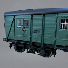 Load image into Gallery viewer, 7C021 - SR/BR 50&#39; Bogie Guards Van (Van B) - 0 Gauge - 7mm Scale - SLATER&#39;S Built Kit
