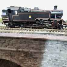 Load image into Gallery viewer, OO Gauge Bachmann Ivatt 2mt 2-6-2 Locomotive with early emblem - 82029 - Analogue
