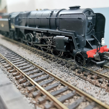 Load image into Gallery viewer, Hornby 00 Gauge R2880 BR9F Locomotive No.92221 DCC Ready
