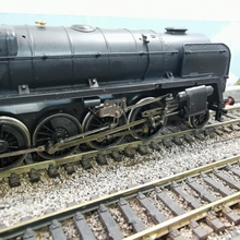 Load image into Gallery viewer, Hornby 00 Gauge R2880 BR9F Locomotive No.92221 DCC Ready
