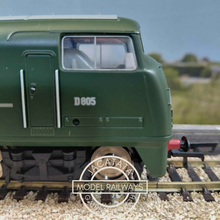 Load image into Gallery viewer, Hornby - R3491 - Class 42 - BR Early - Diesel - Locomotive - Benbow - BR Green Livery - No. D805 - OO Gauge - DCC Ready
