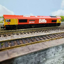 Load image into Gallery viewer, Dapol N Gauge Class 66 GBRf &#39;The Flying Dustman&#39; Locomotive in Biffa Livery
