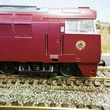 Load image into Gallery viewer, OO Gauge Heljan Class 52 in BR Maroon &#39;Western King&#39; Locomotive - No. D1039 - Analogue
