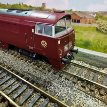 Load image into Gallery viewer, OO Gauge Heljan Class 52 in BR Maroon &#39;Western King&#39; Locomotive - No. D1039 - Analogue
