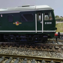 Load image into Gallery viewer, &#39;00&#39; Gauge Bachmann Class 24 in BR Green. (Analogue)
