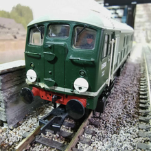 Load image into Gallery viewer, &#39;00&#39; Gauge Bachmann Class 24 in BR Green. (Analogue)
