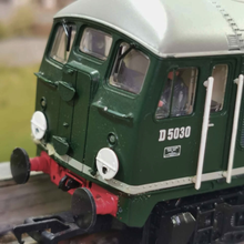 Load image into Gallery viewer, &#39;00&#39; Gauge Bachmann Class 24 in BR Green. (Analogue)

