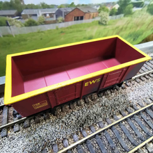 Load image into Gallery viewer, Set of 3 - Hornby YGB Wagons - EWB Livery - 00 Gauge
