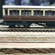 Load image into Gallery viewer, Graham Farish - Rake Of 3 - Non Corridor - Suburban Coaches - Chocolate &amp; Cream Livery - N Gauge
